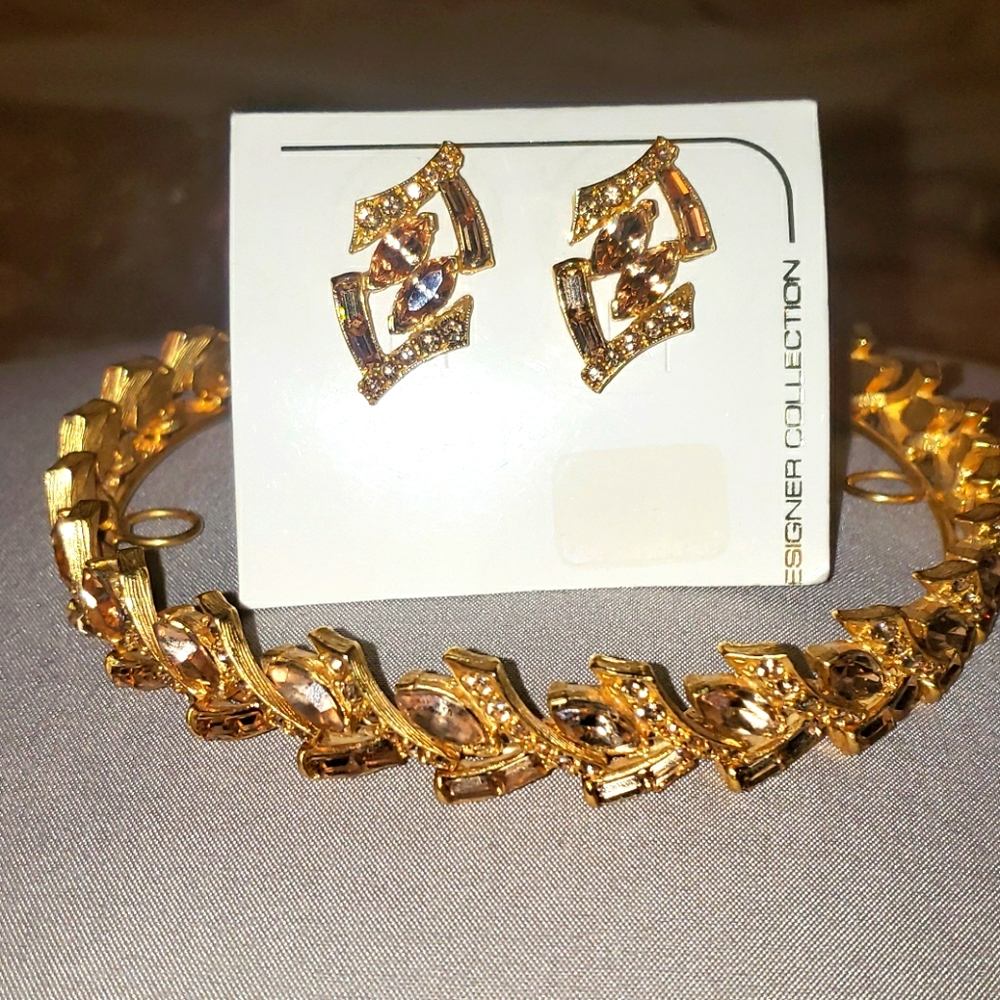 NWOT Gold & Rhinestones bun wrap w/ earings